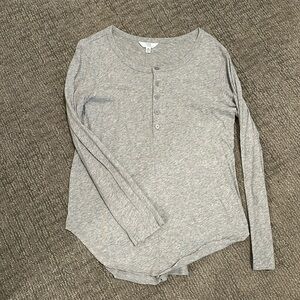 Time and Tru Button Front Tee in Women’s Medium